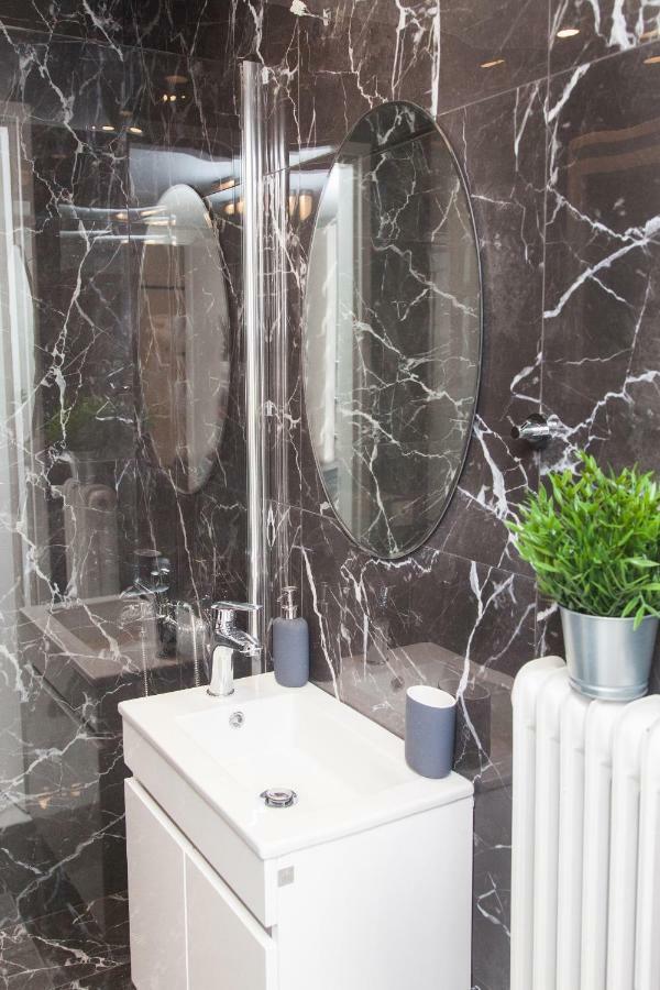 Luxurious Apartment In Athens Downtown Bagian luar foto